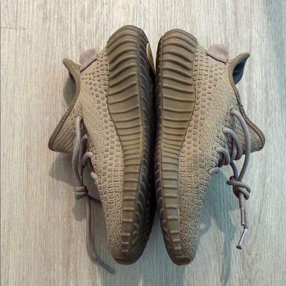 Yeezy Boost - Picture 2 of 5